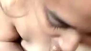 Hot girl gives a deep Indian blowjob in Assamese sex video