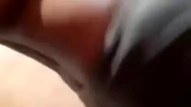 Today Exclusive-sexy Bhabhi Showing Her Boobs