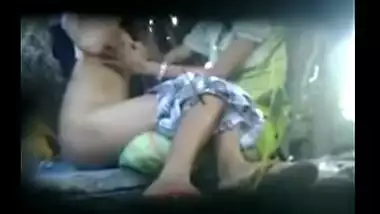 Indian outdoor sex scandal of Desi young students open sex in park