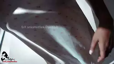 ලොකුඅම්මගේ වැඩ නිසා පොල්ල කෙලින් උනා Sri lankan Hot StepMom take her stepSon Creampie getout in pant